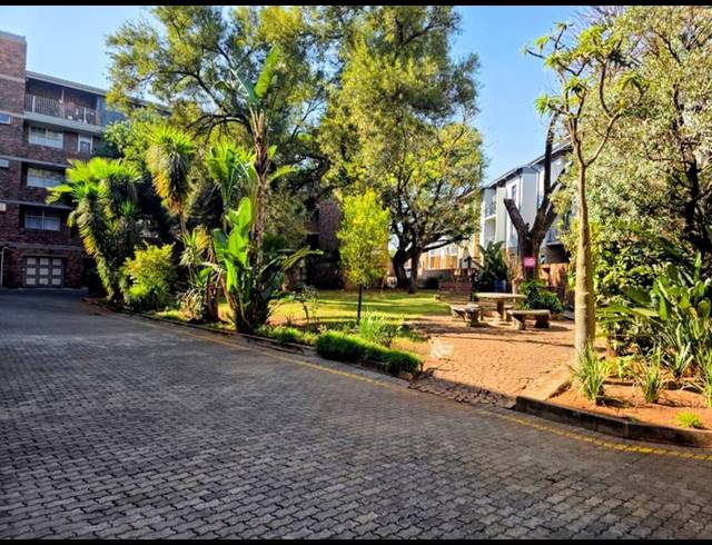 2 BEDROOM APARTMENT FOR SALE IN SINOVILLE